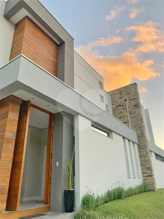 Casa à venda com 4 suítes no condomínio Granville, Atibaia - SP