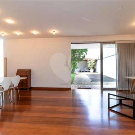 Casa à venda com 4 quartos, sendo 1 suíte, em Jardim Novo Mundo, São Paulo, SP