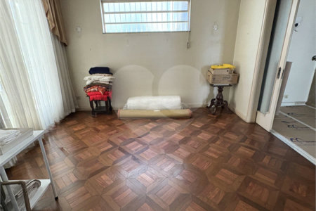 Sobrado à venda com 6 quartos, sendo 1 suíte, em Vila Nova Conceição, São Paulo, SP