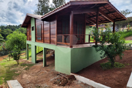 Casa à venda com 2 quartos, sendo 1 suíte, no condomínio Chácara Pedra Grande, Atibaia - SP