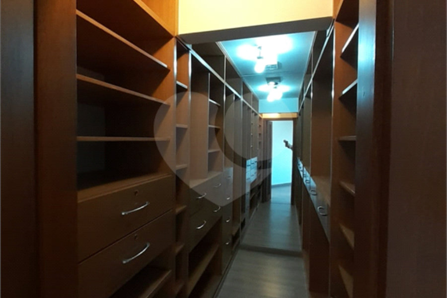 Sobrado à venda com 4 quartos, sendo 2 suítes,  em Tremembé, São Paulo, SP