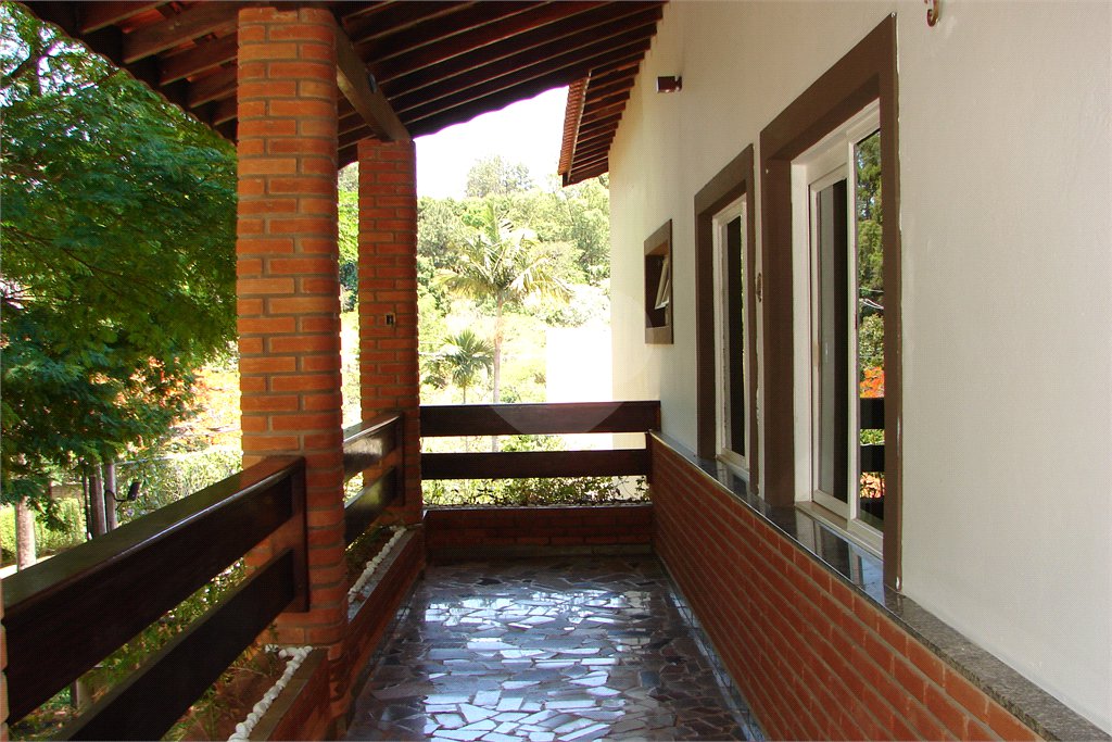 Casa à venda com 3 quartos, sendo 1 suíte, no condomínio Estância Marambaia, Vinhedo - SP
