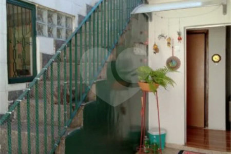 Sobrado à venda com 3 quartos, sendo 1 suíte, em Vila Paulicéia, São Paulo, SP