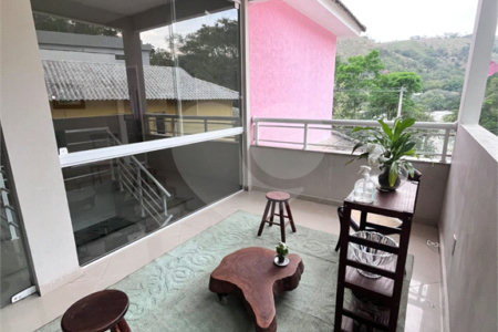Casa à venda com 4 quartos, sendo 3 suítes, no condomínio Fazenda Cantagalo, Rio de Janeiro - RJ