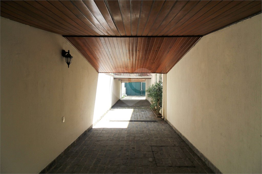 Casa à venda com 3 quartos, sendo 1 suíte, em Indianópolis, São Paulo, SP