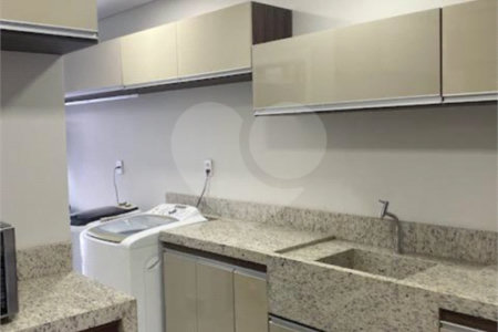 Casa à venda com 3 suítes no condomínio Campos do Conde I, Paulínia - SP