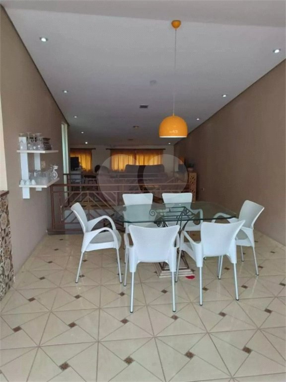 Sobrado à venda com 3 quartos, sendo 1 suíte, em Jardim Karolyne, Votorantim, SP