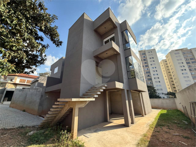 Casa à venda com 3 suítes no condomínio Residencial Floresta, São Paulo - SP