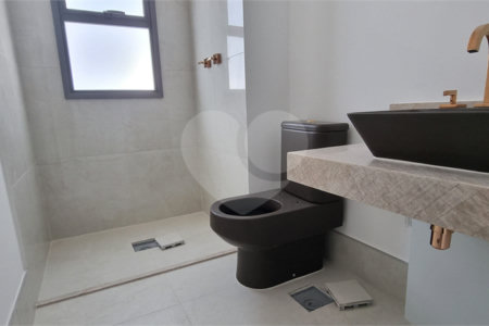 Apartamento à venda com 3 suítes em Moema, São Paulo, SP