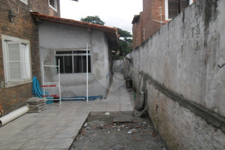 Sobrado à venda com 8 quartos, sendo 2 suítes, em Campo Belo, São Paulo, SP