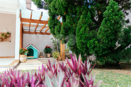 Casa à venda com 5 quartos, sendo 4 suítes, no condomínio Flamboyant, Atibaia - SP
