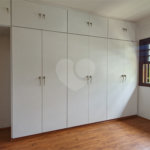 Casa à venda com 4 quartos, sendo 3 suítes,  no condomínio Vila das Flores, São Paulo - SP