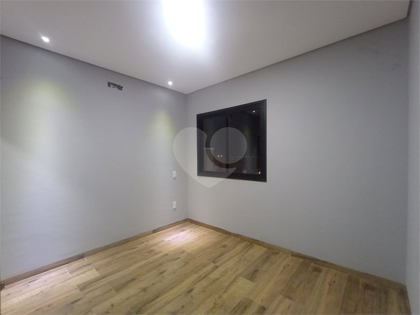 Casa à venda com 3 quartos, sendo 2 suítes, no condomínio Vila Rica, Indaiatuba - SP