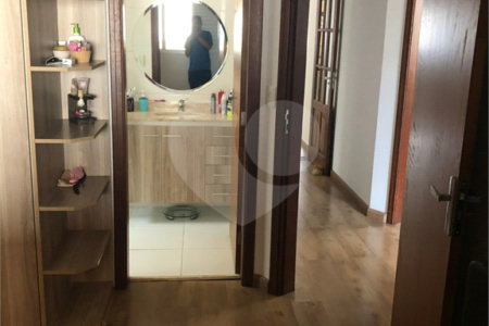 Casa à venda com 3 quartos, sendo 1 suíte, no condomínio Fiorella, Valinhos - SP