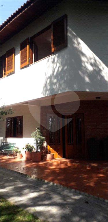 Casa à venda com 3 quartos, sendo 4 suítes,  no condomínio Alpes da Cantareira, Mairiporã - SP