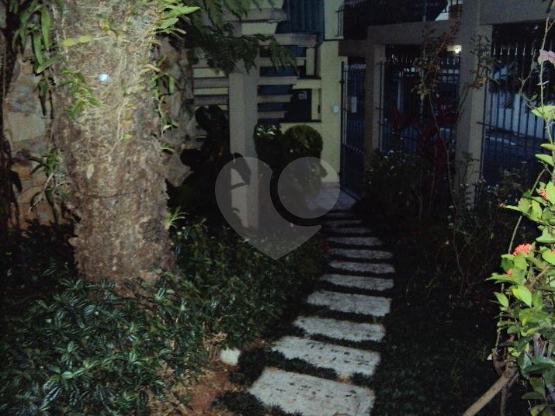 Sobrado à venda com 4 quartos, sendo 2 suítes, em Jardim Peri Peri, São Paulo, SP
