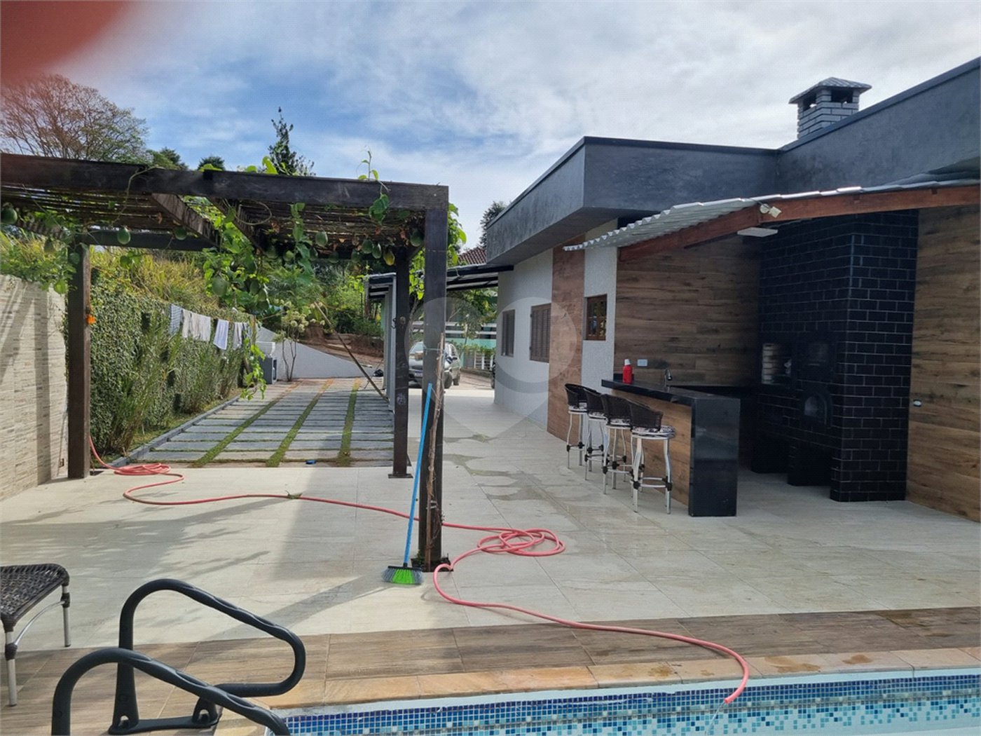 Casa à venda com 4 quartos, sendo 1 suíte, no condomínio Clube Florada Suzano, Suzano - SP