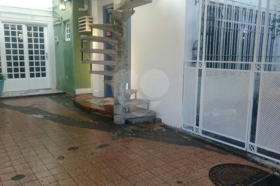 Sobrado à venda com 3 quartos, sendo 2 suítes, em Artur Alvim, São Paulo, SP