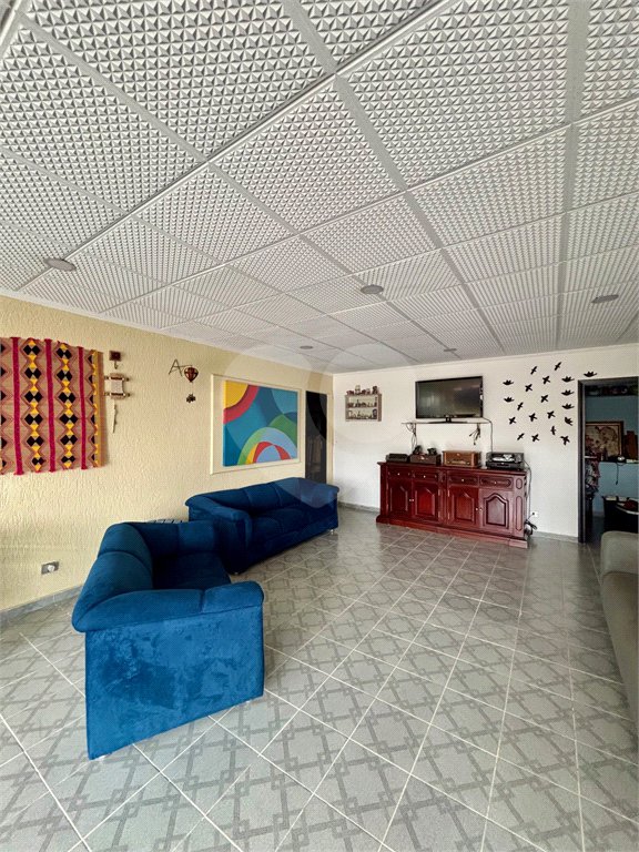 Sobrado à venda no Tucuruvi com 4 suítes, 2 master, salão de festas, área gourmet e 7 vagas.