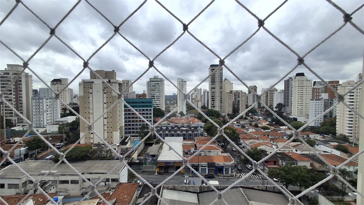 Apartamento com 2 vagas no Campo Belo