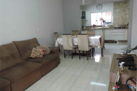 Casa Térrea com 2 dormitórios, sendo 1 suíte.