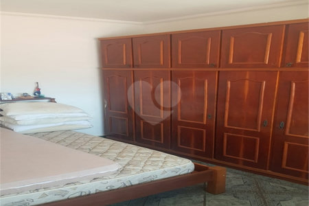 Sobrado à Venda no Parque Fehr – 3 Dormitórios e Área Gourmet em Rua Tranquila