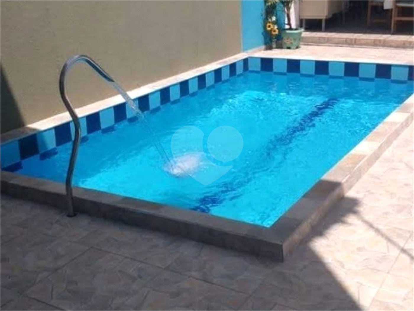 Casa à venda com 2 suítes no condomínio Residencial Rubi, Mogi das Cruzes - SP