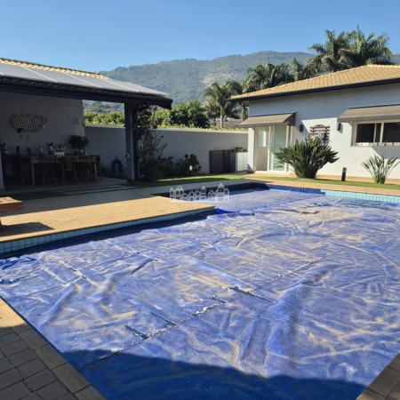 Casa térea à venda com 3 quartos, sendo 2 suítes, em Condomínio Flamboyant-B, Atibaia - SP