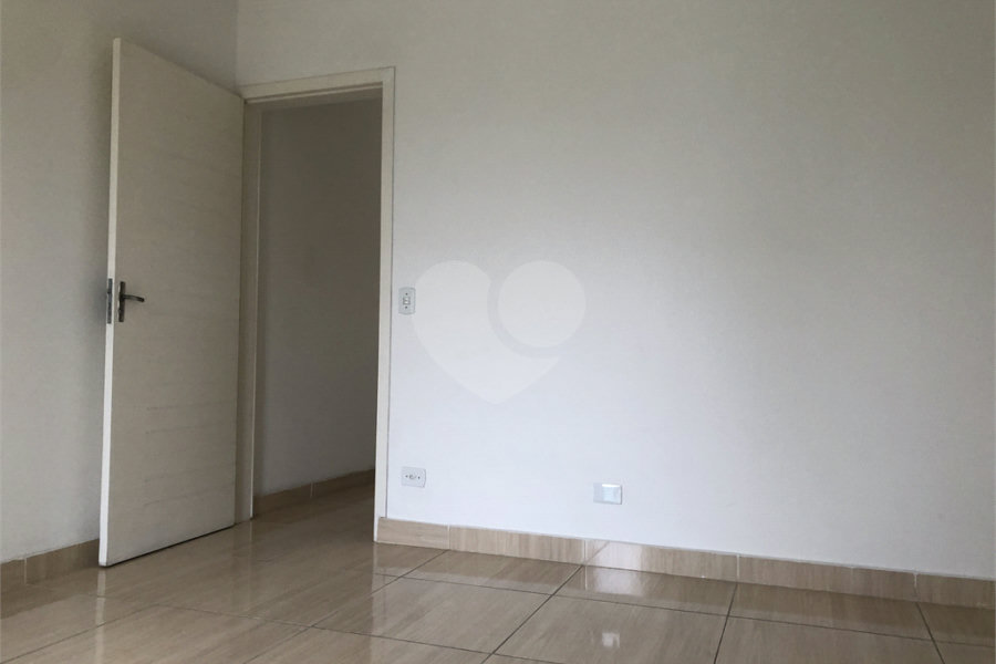 Sobrado à venda com 3 suítes em Parada Inglesa, São Paulo, SP