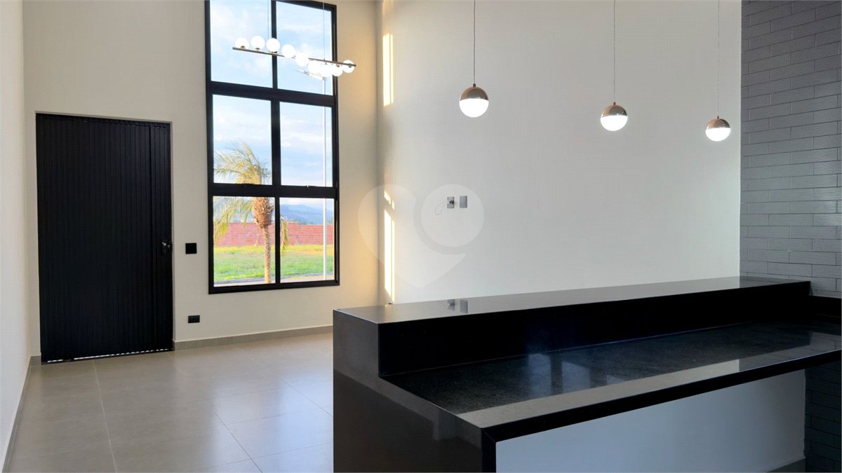 Casa térrea 3 dormitórios (3 suítes), espaço gourmet, piscina, 2 vagas garagem, condomínio fechado com ampla área lazer