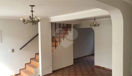 Sobrado à venda com 3 quartos em Vila Nilo, São Paulo, SP