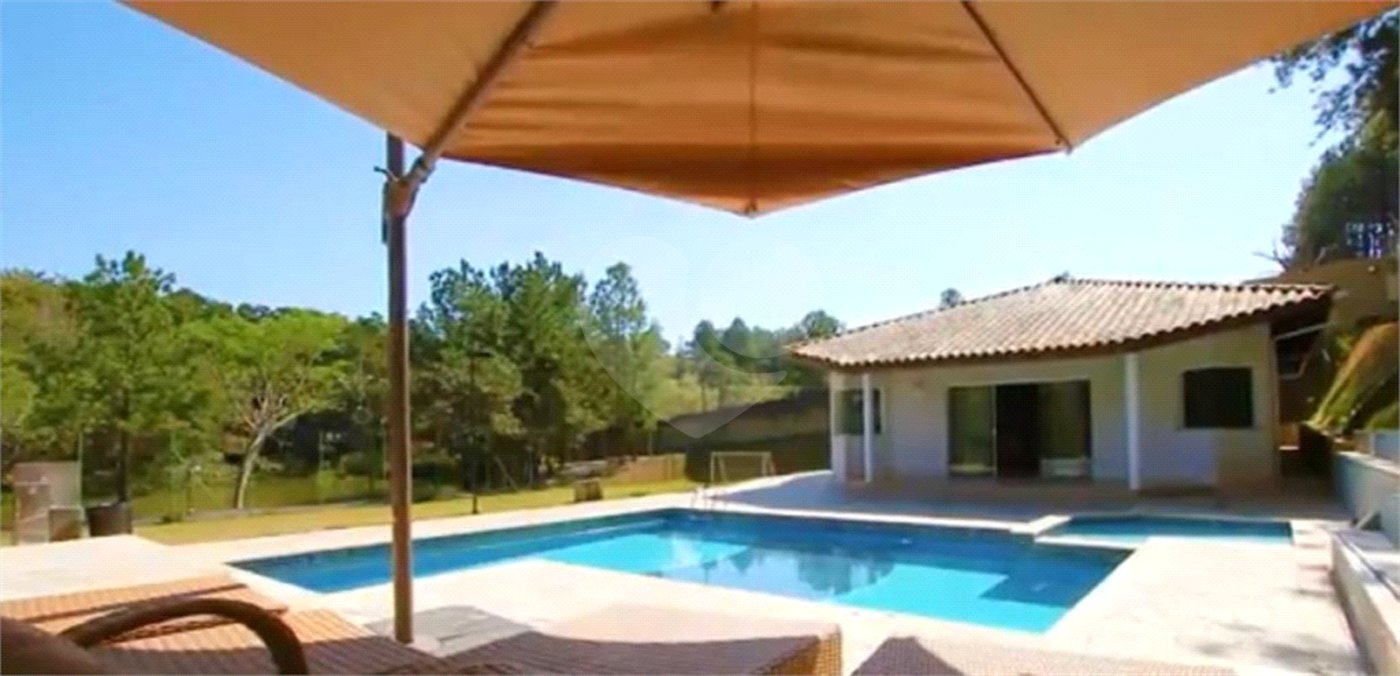 Casa à venda com 3 suítes no condomínio Villa Lombarda, Valinhos - SP