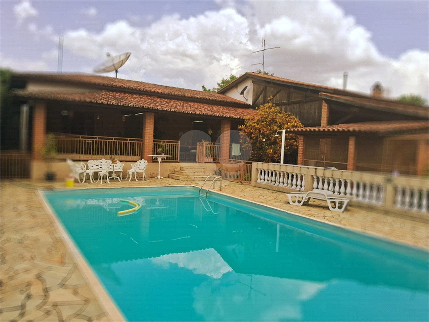 Casa à venda com 3 quartos, sendo 1 suíte, no condomínio Acmti - Colinas do Mosteiro, Terras de Itaici e Recanto dos Pássaros, Indaiatuba - SP