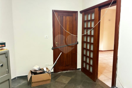 Sobrado para alugar com 4 quartos, sendo 2 suítes,  no Centro, Três Lagoas, MS