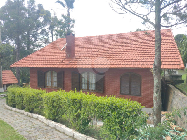 Casa à venda com 4 quartos, sendo 2 suítes,  no condomínio Cinco Lagos, Mairiporã - SP