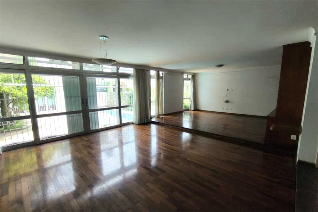 Casa à venda com 5 quartos, sendo 3 suítes, em Brooklin Paulista, São Paulo, SP