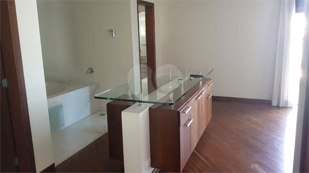 Sobrado à venda com 4 suítes em Horto, São Paulo, SP