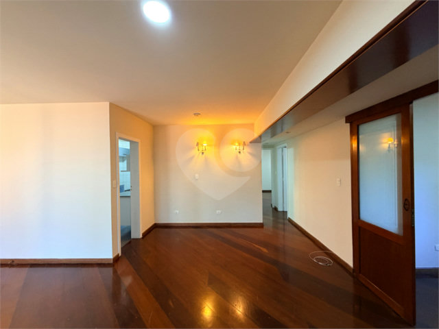 Apartamento à venda com 3 quartos, sendo 1 suíte,  em Alto da Boa Vista, São Paulo, SP