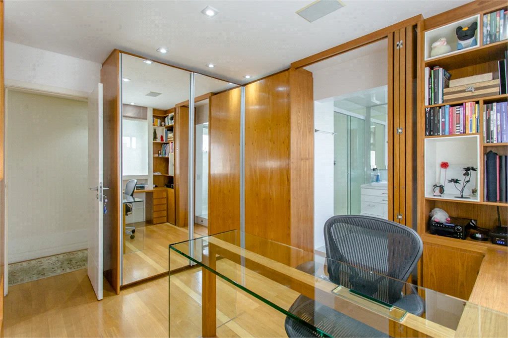 Apartamento à venda com 4 suítes em Vila Suzana, São Paulo, SP