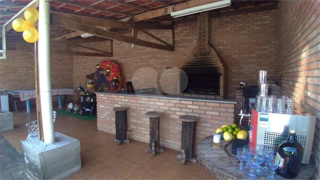 Casa à venda ou para alugar com 4 quartos, sendo 1 suíte, em Chácaras Leão, Votorantim, SP