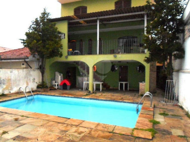 Sobrado à venda com 4 quartos, sendo 2 suítes,  em Jardim Leonor Mendes de Barros, São Paulo, SP