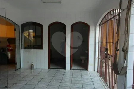 Sobrado à venda com 4 quartos, sendo 1 suíte, em Jardim Pinheiros, São Paulo, SP