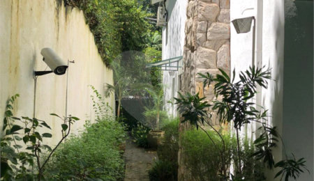 Sobrado à venda com 3 quartos, sendo 1 suíte,  em Panamby, São Paulo, SP