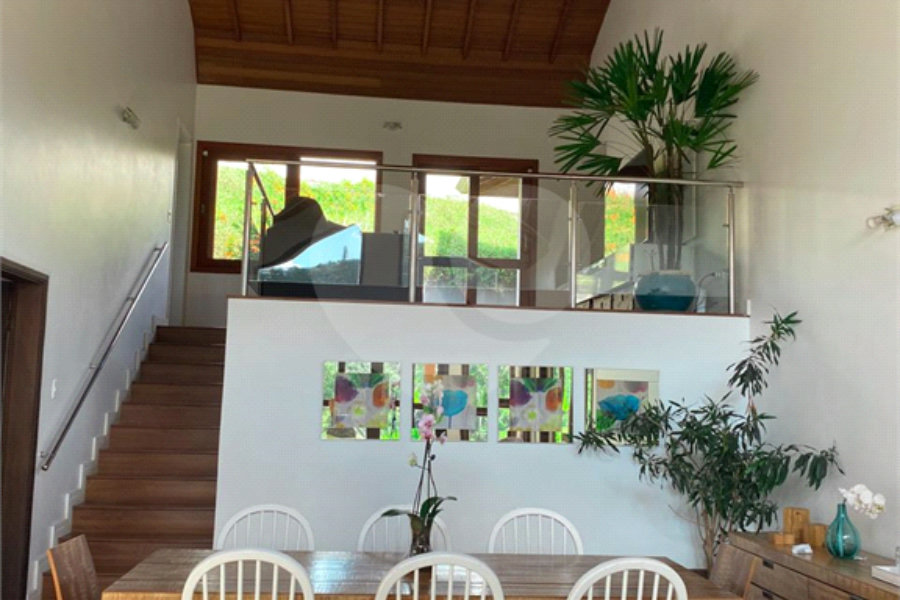 Casa à venda com 4 quartos, sendo 2 suítes, no condomínio Suíça da Cantareira, Mairiporã - SP
