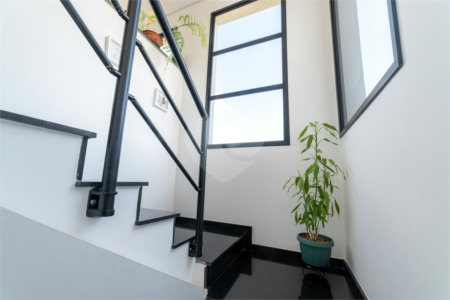 Casa à venda com 4 quartos, sendo 1 suíte, no condomínio Residencial Pinheiros do Lago, Alambari - SP