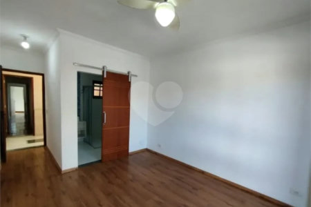 Sobrado à venda com 3 quartos, sendo 1 suíte, em Jardim Ester, São Paulo, SP