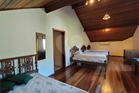 Casa à venda com 7 quartos, sendo 4 suítes, no condomínio Riviera de Santa Cristina XIII, Paranapanema - SP