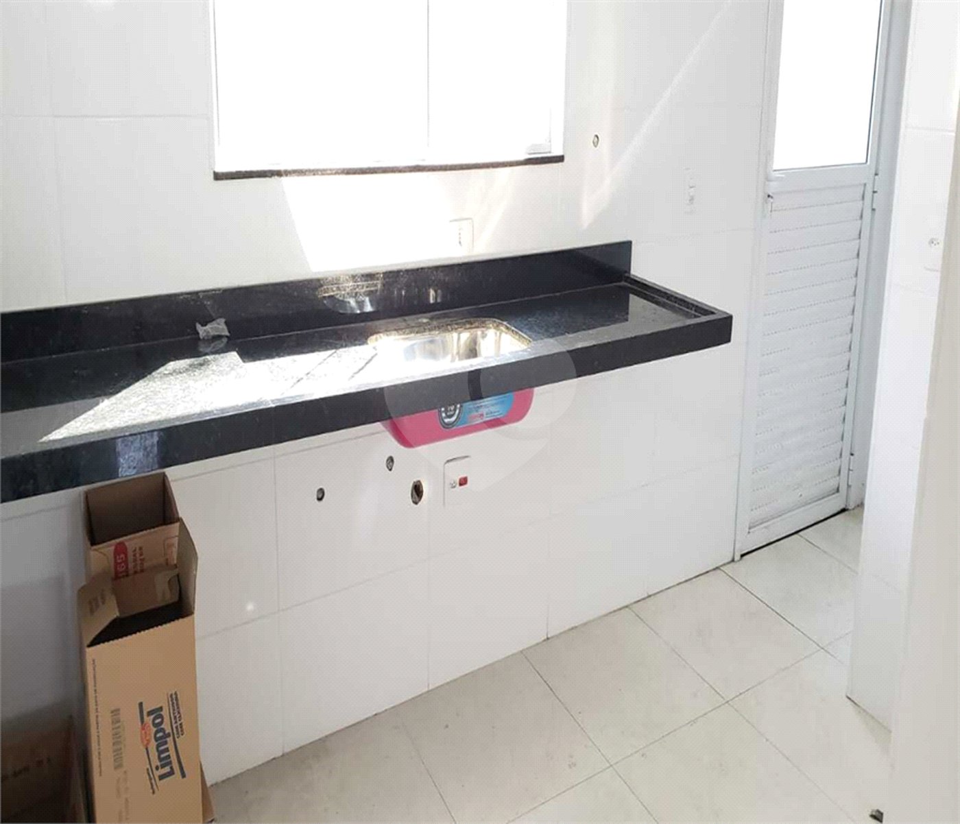 Sobrado à venda com 3 quartos, sendo 1 suíte, em Vila Romero, São Paulo, SP