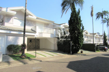 Casa à venda com 4 suítes no condomínio Ville de Marseille, São Paulo - SP