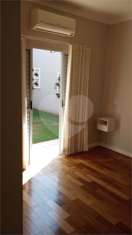 Casa à venda com 3 suítes no condomínio Picollo, Louveira - SP